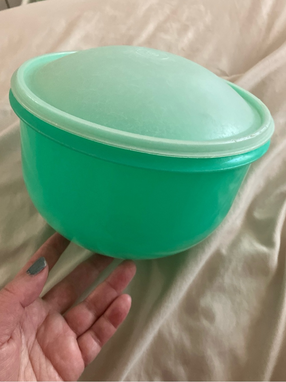VINTAGE TUPPERWARE LETTUCE CRISPER KEEPER JADEITE GREEN #1424-5 WITH DOME LID